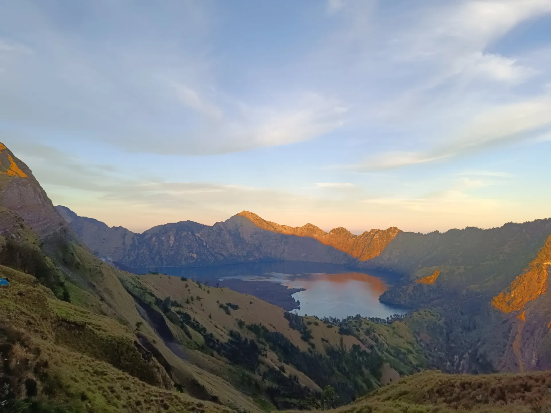 Senaru vs. Sembalun: Which Rinjani Trek Route is Best?