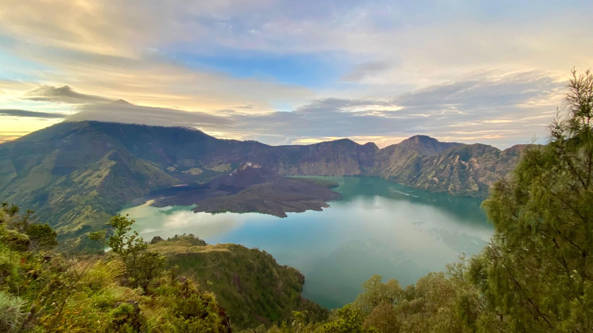 2 Days/ 1 Night + Crater (Segara Anak Lakes)